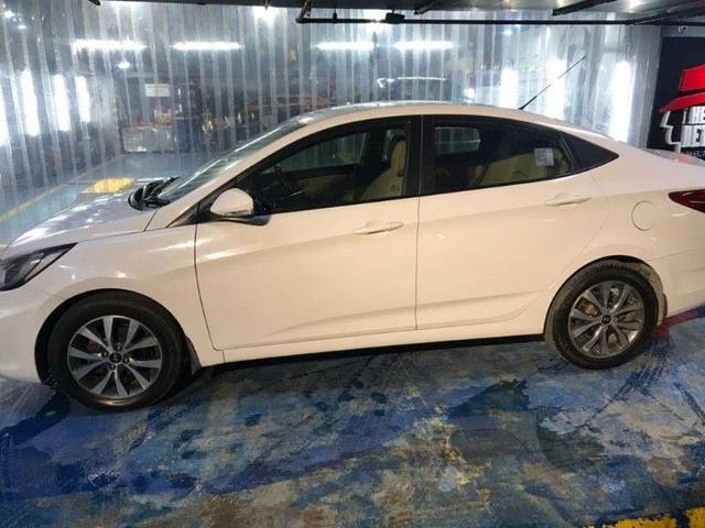 https://images10.gaadi.com/usedcar_image/3708275/original/processed_41b8f235-ad50-4131-a89c-be699ac29c5a.jpeg?imwidth=6401