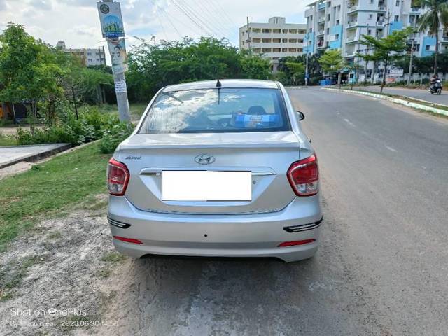 https://images10.gaadi.com/usedcar_image/3708305/original/processed_005a6b10-87ae-4664-96d6-aa0cacec3755.jpg?imwidth=6401