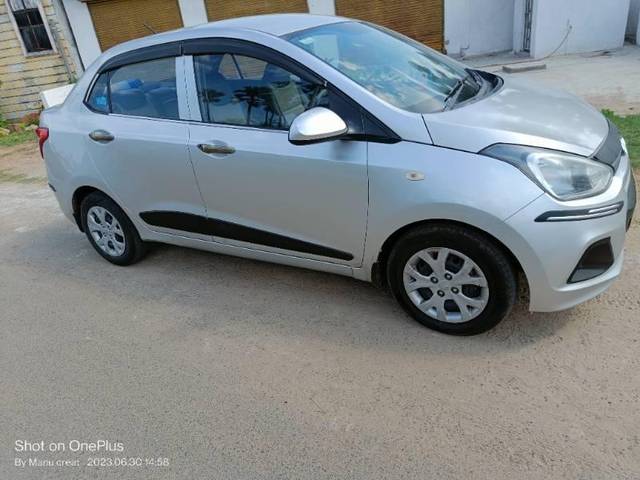 https://images10.gaadi.com/usedcar_image/3708305/original/processed_855c3ab1-fd5a-464e-807c-ae5cfa3de4a7.jpg?imwidth=6402