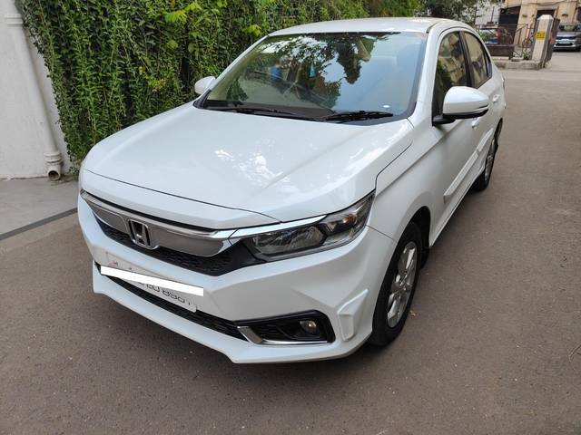 https://images10.gaadi.com/usedcar_image/3708337/original/processed_img2930487__usedcar_whatsappimage2023_06_20at63559pm_1__1111702029561_1702029569.jpeg?imwidth=6402