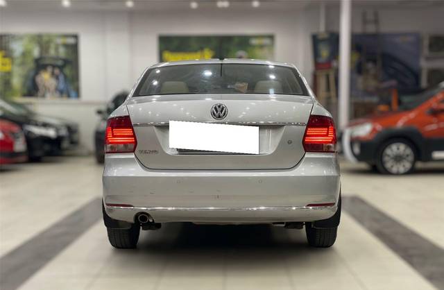 https://images10.gaadi.com/usedcar_image/3708364/original/processed_img2930499__used_car_2930499_1702030883.jpg?imwidth=6402