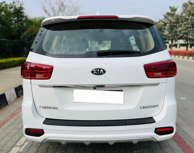 https://images10.gaadi.com/usedcar_image/3708472/original/processed_img2930555__used_car_2930555_1702034071.jpg?imwidth=6401