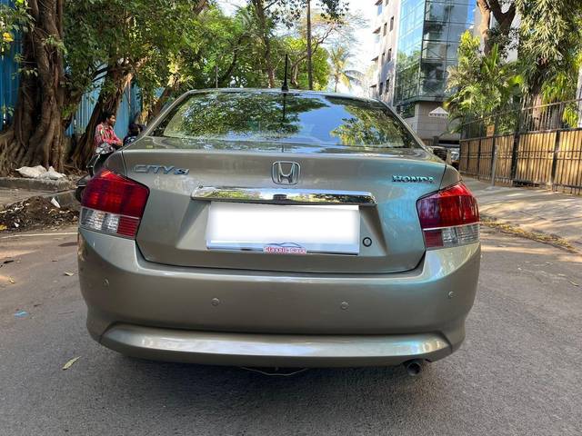 https://images10.gaadi.com/usedcar_image/3708491/original/processed_img2930567__usedcar_12_6241702034397_1702034416.jpg?imwidth=6401