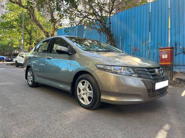 https://images10.gaadi.com/usedcar_image/3708491/original/processed_img2930567__usedcar_2_6241702034397_1702034413.jpg?imwidth=6400