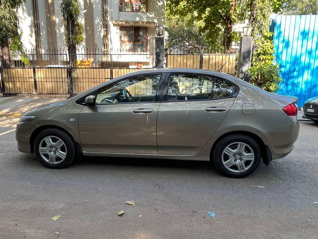 https://images10.gaadi.com/usedcar_image/3708491/original/processed_img2930567__usedcar_5_6241702034397_1702034414.jpg?imwidth=6402