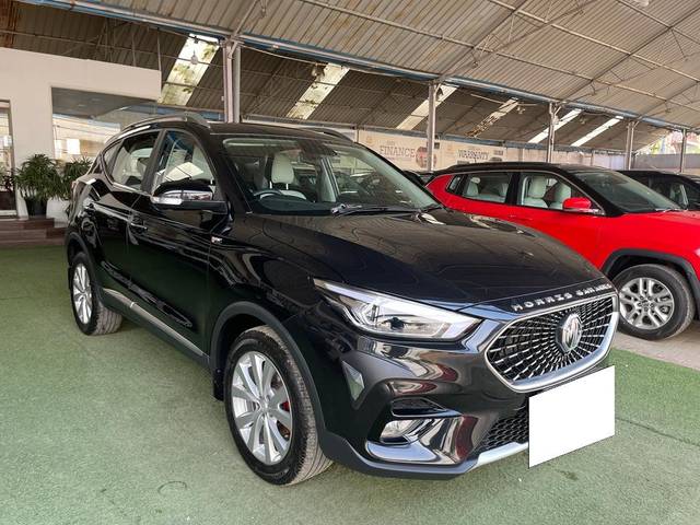 https://images10.gaadi.com/usedcar_image/3708505/original/processed_img2930574__used_car_2930574_1702034975.jpg?imwidth=6401