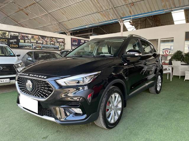 https://images10.gaadi.com/usedcar_image/3708505/original/processed_img2930574__used_car_2930574_1702034977.jpg?imwidth=6402