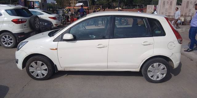 https://images10.gaadi.com/usedcar_image/3708521/original/01__VCC_IMG_1701418720763_1826881_95_1701419042.jpg?imwidth=6401