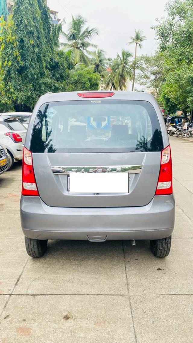 https://images10.gaadi.com/usedcar_image/3708533/original/processed_img2930595__used_car_2930595_1702035498.jpg?imwidth=6402
