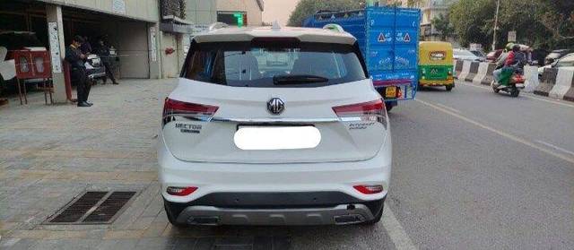 https://images10.gaadi.com/usedcar_image/3708549/original/processed_img2930605__used_car_2930605_1702035886.jpg?imwidth=6402