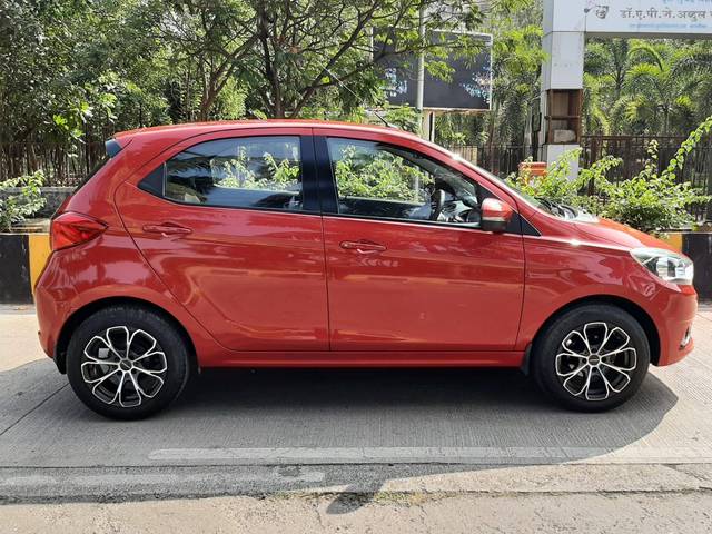 https://images10.gaadi.com/usedcar_image/3708553/original/processed_img2930608__used_car_2930608_1702037007.jpg?imwidth=6401