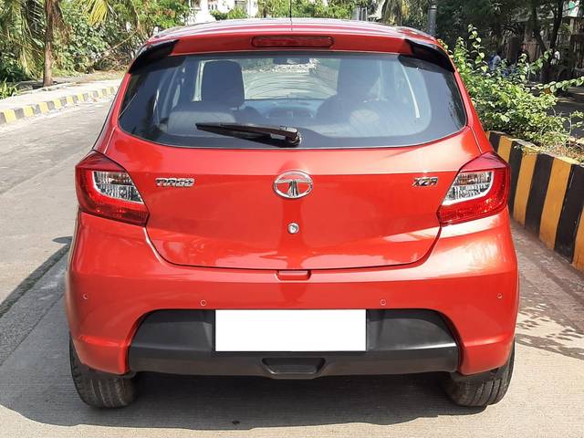 https://images10.gaadi.com/usedcar_image/3708553/original/processed_img2930608__used_car_2930608_1702037011.jpg?imwidth=6402