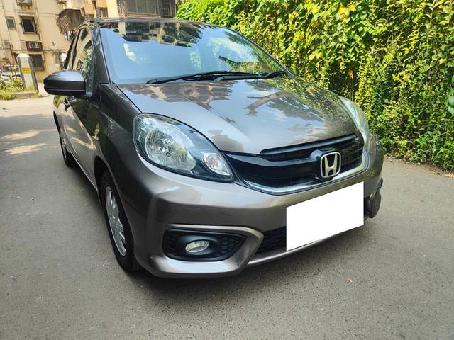 https://images10.gaadi.com/usedcar_image/3708573/original/processed_img2930623__usedcar_whatsappimage2023_10_10at125456pm_1__1111702036224_1702036234.jpeg?imwidth=6400