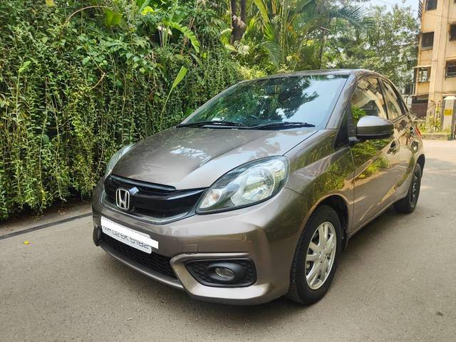 https://images10.gaadi.com/usedcar_image/3708573/original/processed_img2930623__usedcar_whatsappimage2023_10_10at125456pm_2__1111702036224_1702036234.jpeg?imwidth=6402