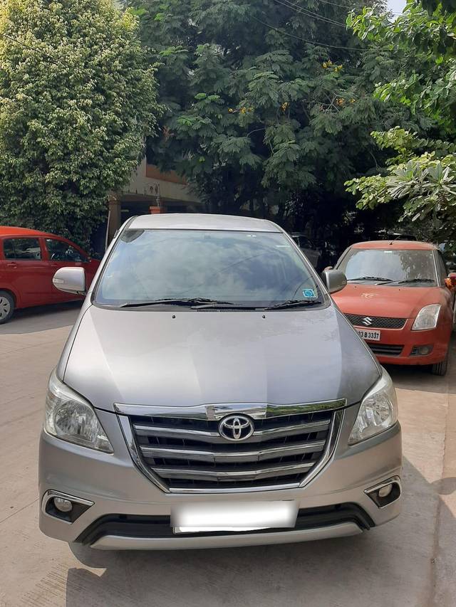 https://images10.gaadi.com/usedcar_image/3708590/original/processed_img2930637__used_car_2930637_1702036606.jpg?imwidth=6402