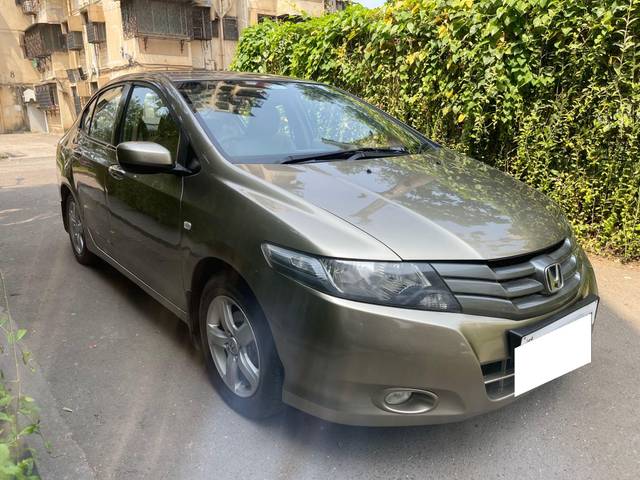 https://images10.gaadi.com/usedcar_image/3708610/original/processed_img2930653__usedcar_img_3577_1111702036870_1702036883.jpg?imwidth=6400