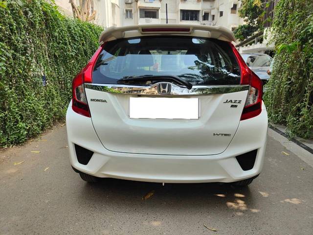 https://images10.gaadi.com/usedcar_image/3708621/original/processed_img2930663__usedcar_whatsappimage2023_11_07at14037pm_1__1111702037093_1702037107.jpeg?imwidth=6401