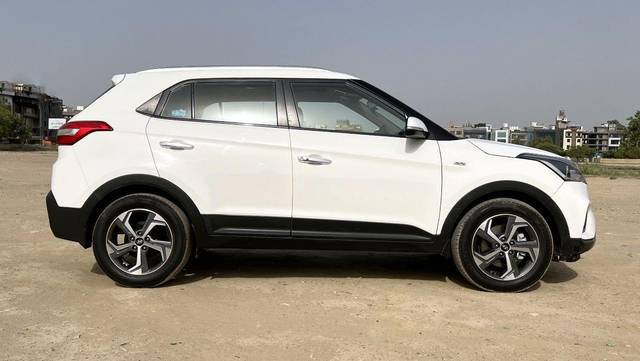 https://images10.gaadi.com/usedcar_image/3708629/original/processed_img2930669__used_car_2930669_1702037437.jpg?imwidth=6401