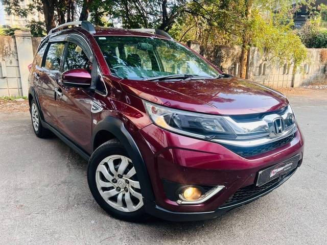 https://images10.gaadi.com/usedcar_image/3708651/original/processed_img2930683__usedcar_img_20231208_wa0052_27821702037792_1702037821.jpg?imwidth=6400