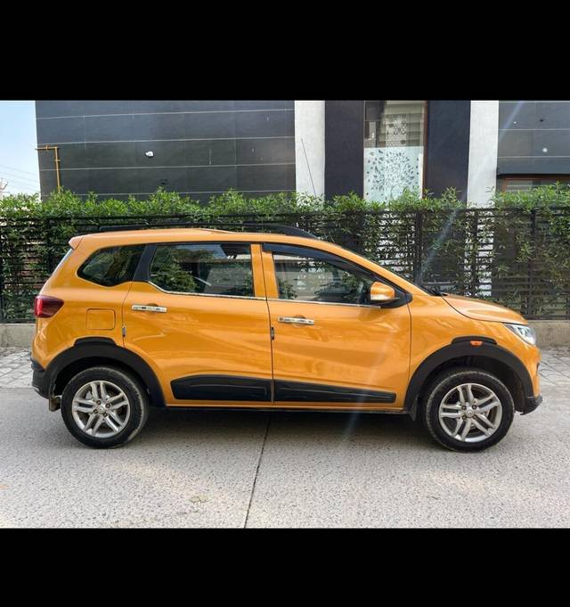 https://images10.gaadi.com/usedcar_image/3708656/original/img2930687__used_car_2930687_1702038054.jpg?imwidth=6401