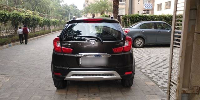 https://images10.gaadi.com/usedcar_image/3708689/original/01__VCC_1826930_96_1701430345.jpg?imwidth=6402