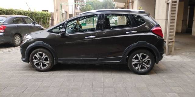 https://images10.gaadi.com/usedcar_image/3708689/original/01__VCC_IMG_1701421731895_1826930_95_1701422076.jpg?imwidth=6401