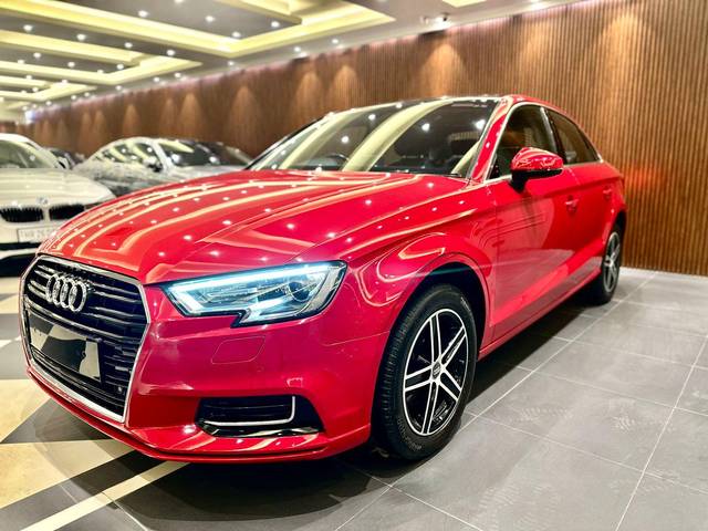 https://images10.gaadi.com/usedcar_image/3708748/original/processed_img2930751__used_car_2930751_1702040328.jpg?imwidth=6402