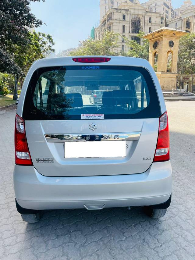 https://images10.gaadi.com/usedcar_image/3708757/original/processed_img2930757__used_car_2930757_1702040581.jpg?imwidth=6402