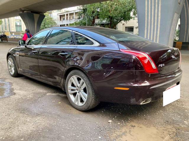 https://images10.gaadi.com/usedcar_image/3708760/original/processed_img2930758__usedcar_2012jaguarxjl30v6portfolio13_1201702040531_1702040572.jpg?imwidth=6401