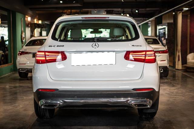 https://images10.gaadi.com/usedcar_image/3708784/original/processed_img2930764__usedcar_5_6131702041230_1702041366.jpeg?imwidth=6402