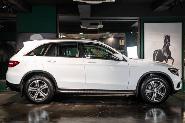 https://images10.gaadi.com/usedcar_image/3708784/original/processed_img2930764__usedcar_7_6131702041230_1702041366.jpeg?imwidth=6401