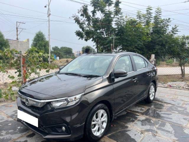 https://images10.gaadi.com/usedcar_image/3708792/original/processed_1dea1366-579a-46bd-81fa-983c8aa8cd14.jpeg?imwidth=6402