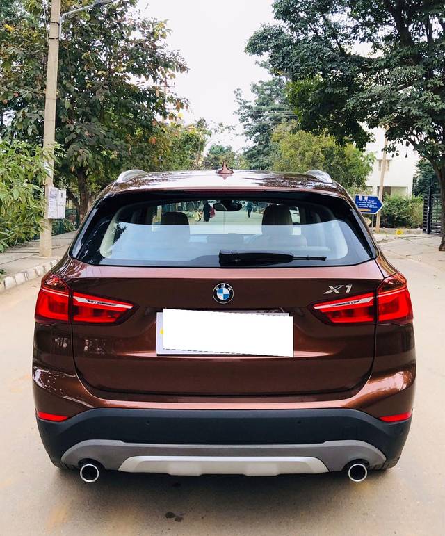 https://images10.gaadi.com/usedcar_image/3708815/original/processed_img2930780__used_car_2930780_1702042969.jpg?imwidth=6402