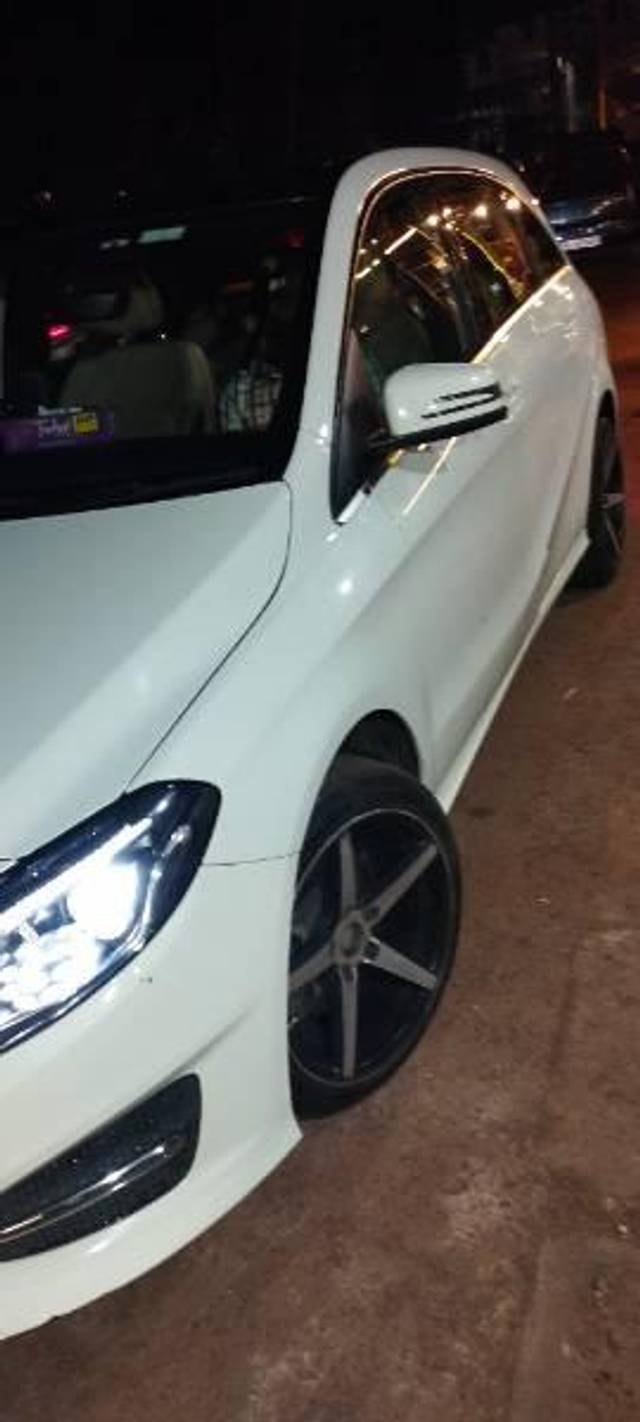 https://images10.gaadi.com/usedcar_image/3708818/original/processed_07a888fa-2c01-472b-91a6-eea9a29b2939.jpg?imwidth=6400
