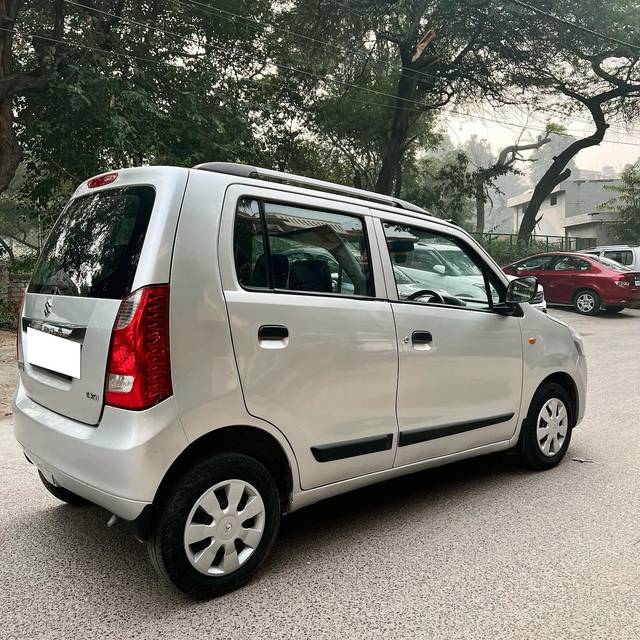 https://images10.gaadi.com/usedcar_image/3708889/original/processed_img2930801__used_car_2930801_1702099322.jpg?imwidth=6401