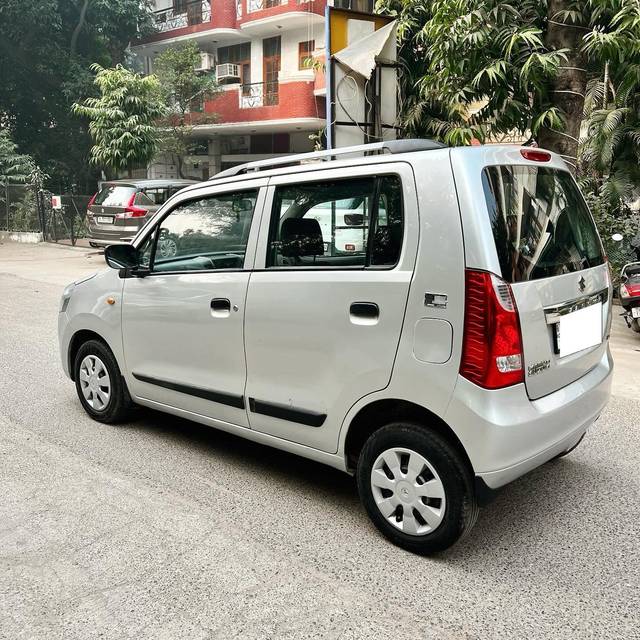 https://images10.gaadi.com/usedcar_image/3708889/original/processed_img2930801__used_car_2930801_1702099334.jpg?imwidth=6402