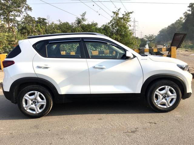 https://images10.gaadi.com/usedcar_image/3709238/original/processed_img2930836__usedcar_c_40521702090371_1702090390.jpg?imwidth=6401