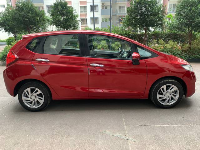 https://images10.gaadi.com/usedcar_image/3709355/original/img2930862__usedcar_img_4347_260071702098145_1702098266.jpeg?imwidth=6401