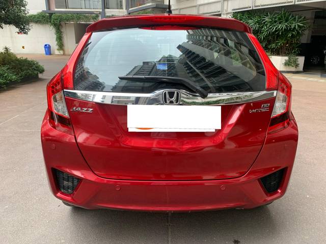https://images10.gaadi.com/usedcar_image/3709355/original/processed_img2930862__usedcar_0978035b_f974_4a33_978d_0dfa51f1eba7_260071702098145_1702098266.jpeg?imwidth=6402