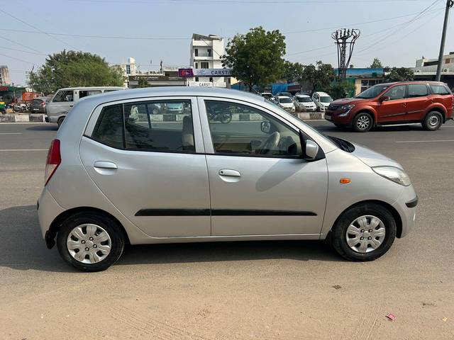 https://images10.gaadi.com/usedcar_image/3709423/original/processed_img2930891__used_car_2930891_1702100088.jpg?imwidth=6401