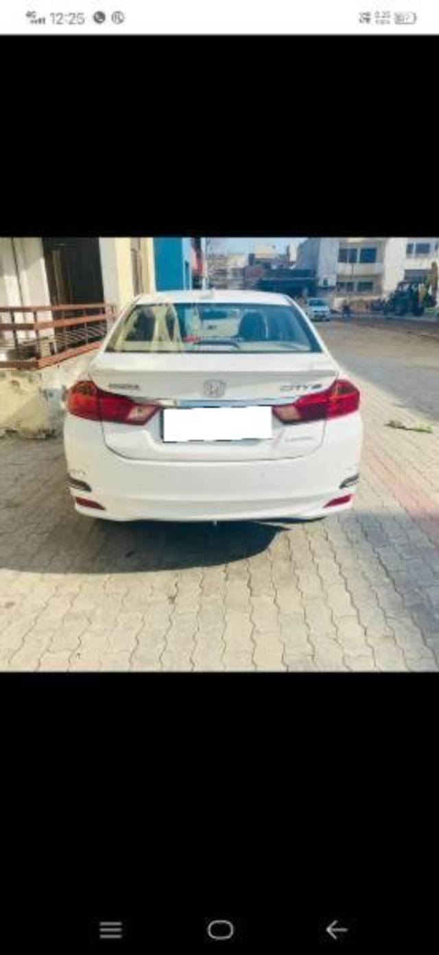 https://images10.gaadi.com/usedcar_image/3709455/original/processed_d5bf4f76-d644-4c1e-a174-945df1855204.jpg?imwidth=6402