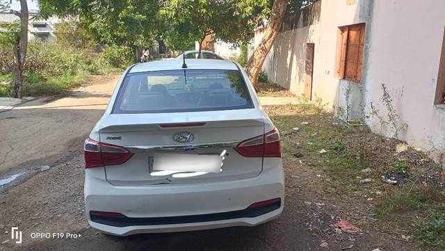 https://images10.gaadi.com/usedcar_image/3709489/original/processed_088254ed-4930-4e0f-8aa6-907568090b98.jpg?imwidth=6402