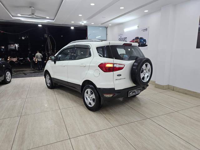 https://images10.gaadi.com/usedcar_image/3709538/original/processed_img2930940__used_car_2930940_1702103055.jpg?imwidth=6402
