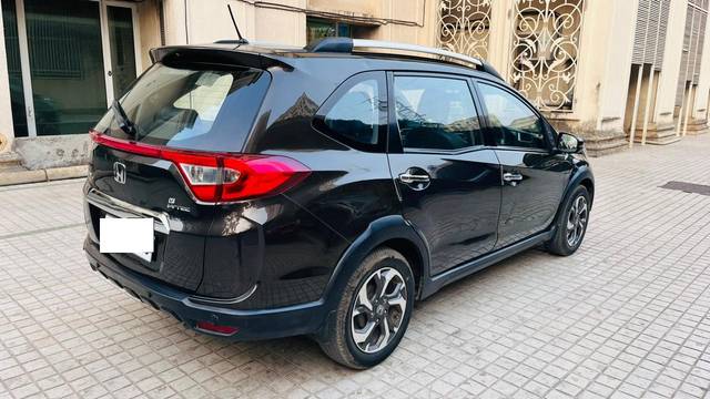https://images10.gaadi.com/usedcar_image/3709648/original/processed_img2931018__used_car_2931018_1702112968.jpg?imwidth=6401
