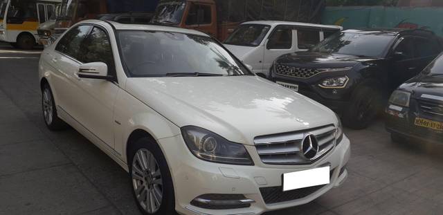 https://images10.gaadi.com/usedcar_image/3709659/original/processed_img2931025__used_car_2931025_1702105041.jpg?imwidth=6400