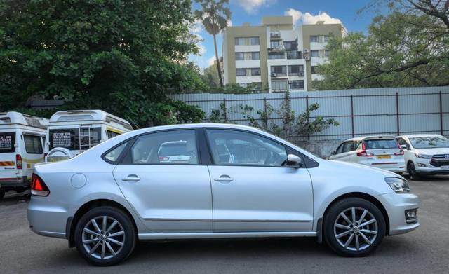 https://images10.gaadi.com/usedcar_image/3709697/original/processed_img2931040__usedcar_img_20231212_wa0025_2931040_1702380045.jpg?imwidth=6401