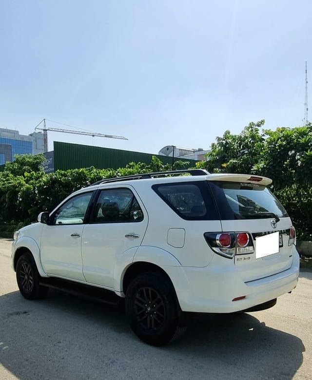https://images10.gaadi.com/usedcar_image/3709710/original/processed_img2931047__used_car_2931047_1702106127.jpg?imwidth=6402