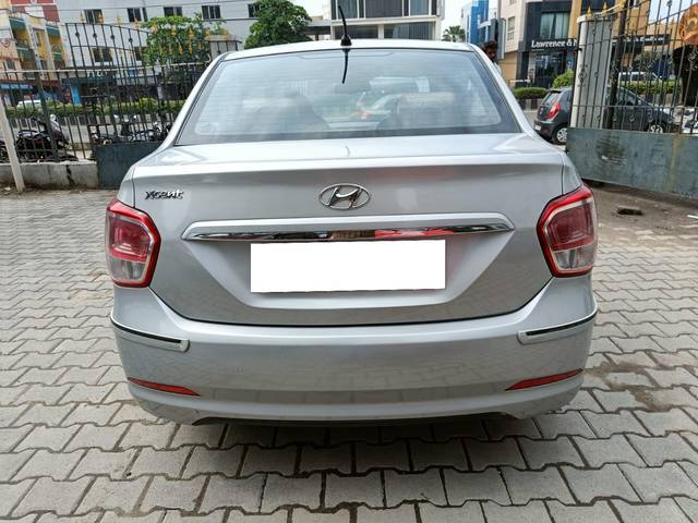 https://images10.gaadi.com/usedcar_image/3709732/original/processed_img2931064__usedcar_tn14e1438_8__2931064_1702107546.jpeg?imwidth=6402