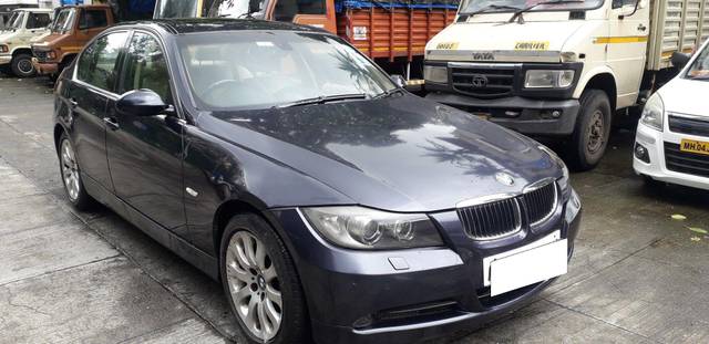 https://images10.gaadi.com/usedcar_image/3709793/original/processed_img2931100__used_car_2931100_1702108053.jpg?imwidth=6400