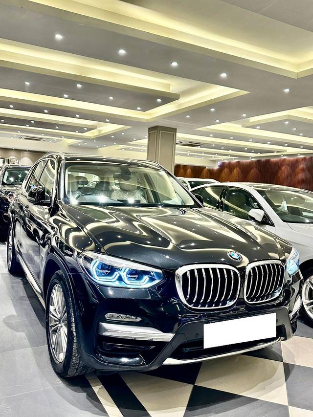 https://images10.gaadi.com/usedcar_image/3709808/original/processed_img2931109__used_car_2931109_1702108378.jpg?imwidth=6400